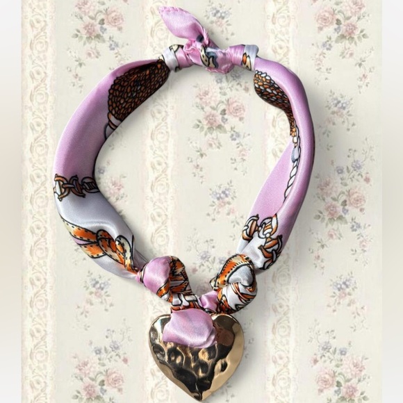 Jewelry - scarf necklace with heart pendant